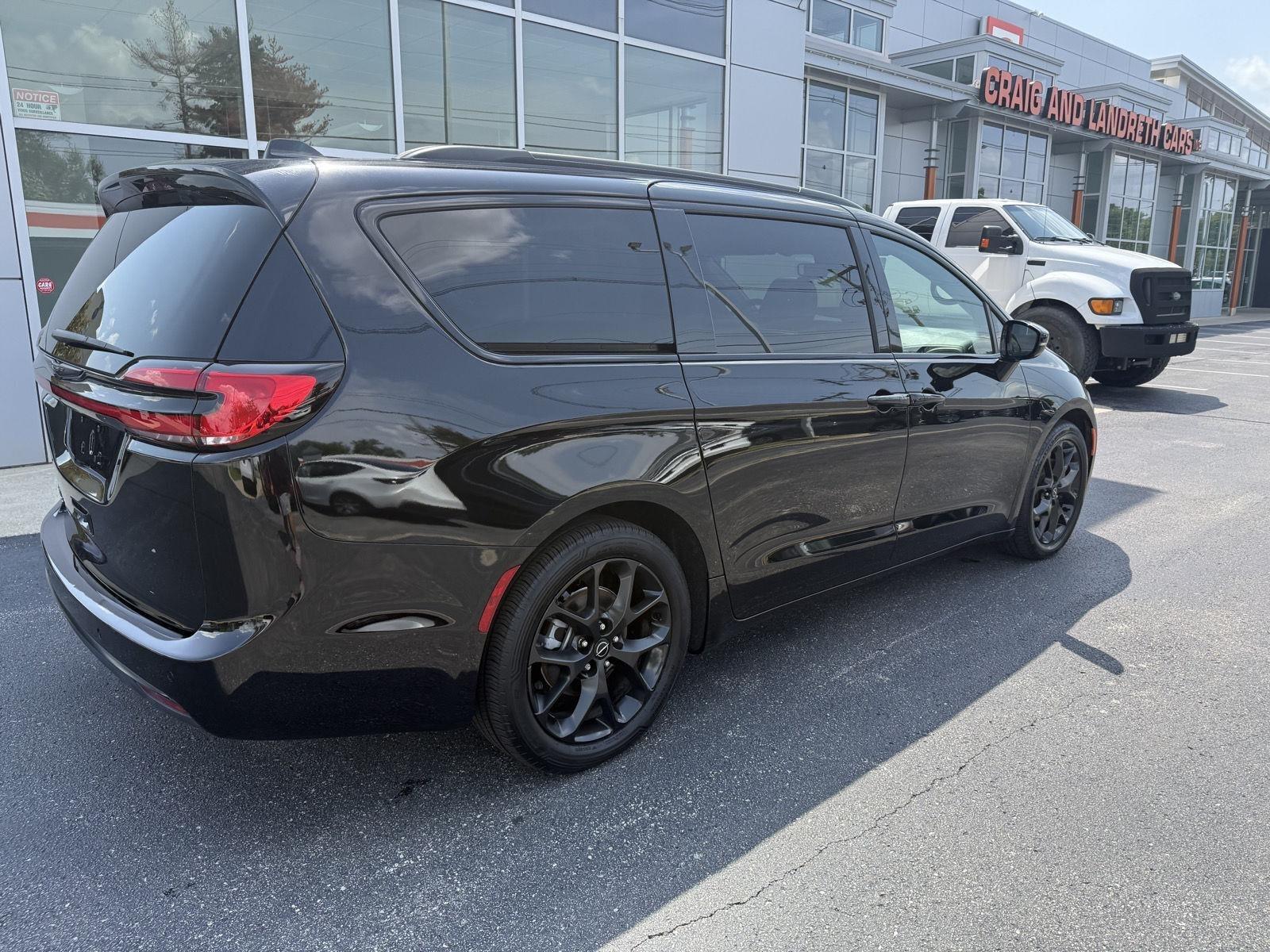 Chrysler Pacifica Limited 2025