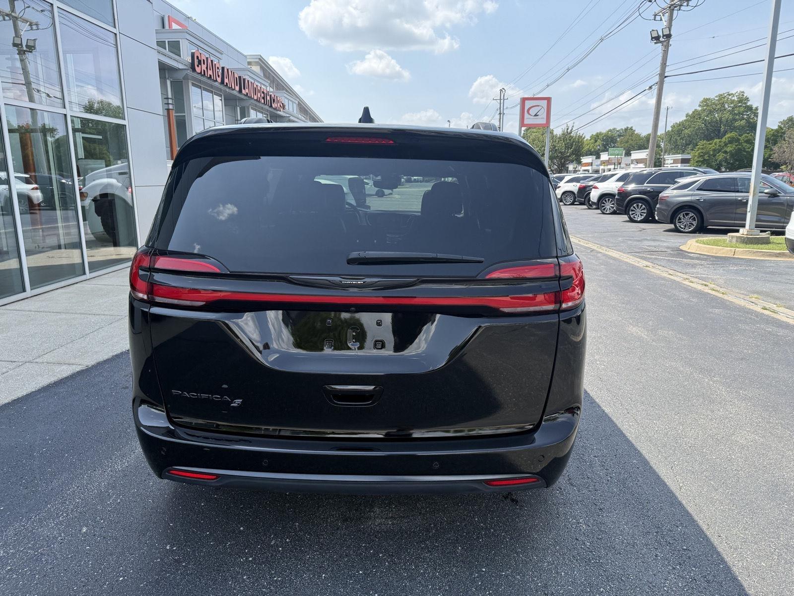 Chrysler Pacifica Limited 2025