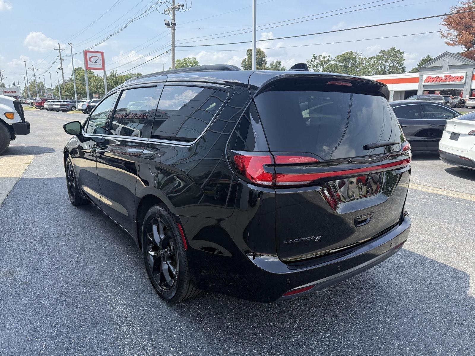 Chrysler Pacifica Limited 2025
