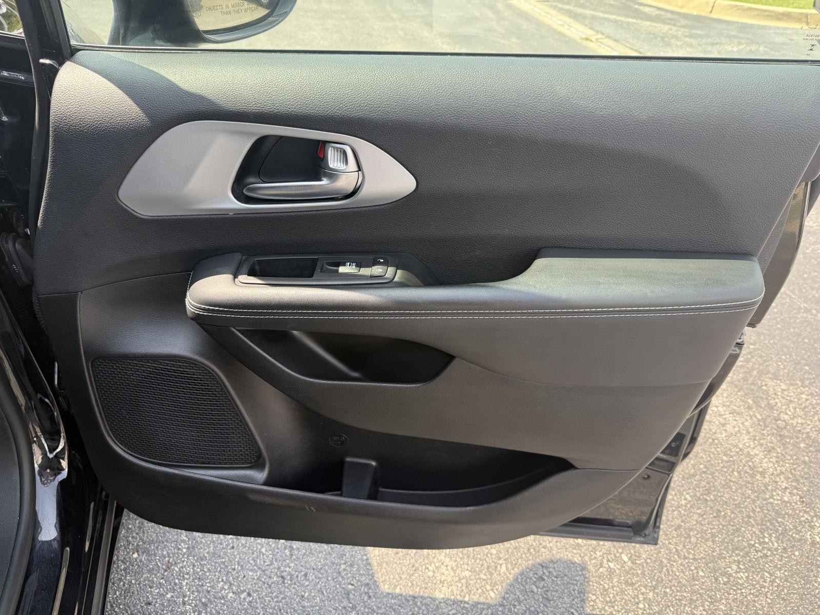 Chrysler Pacifica Limited 2025