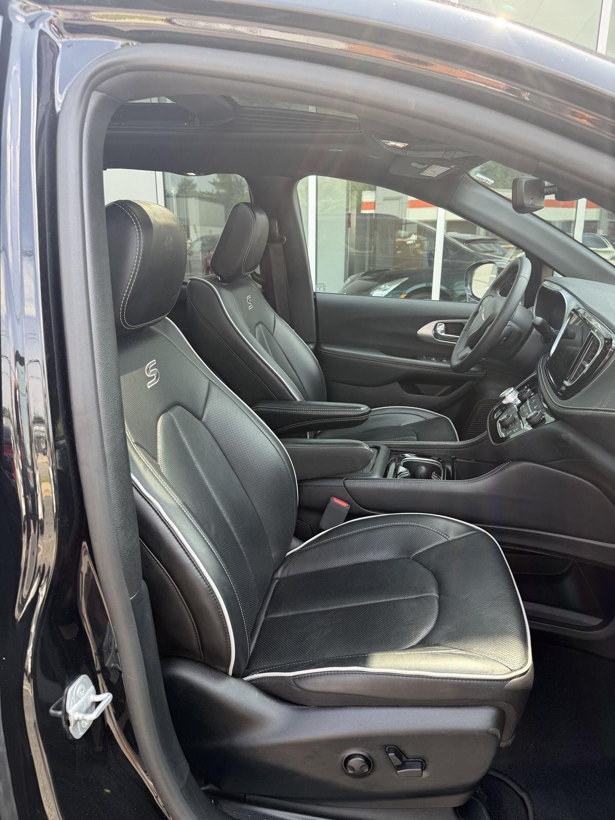 Chrysler Pacifica Limited 2025