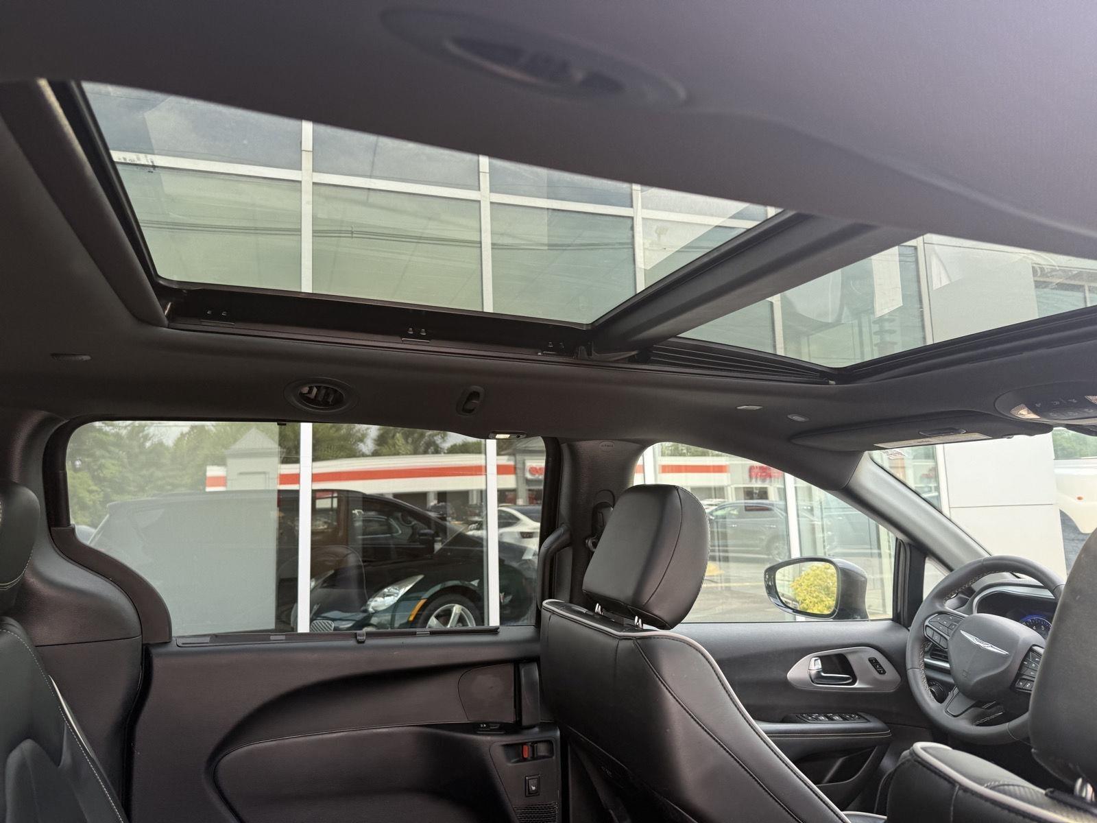 Chrysler Pacifica Limited 2025