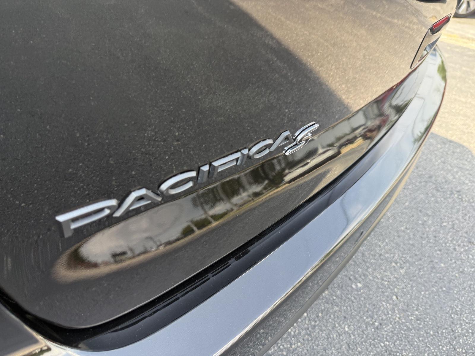 Chrysler Pacifica Limited 2025