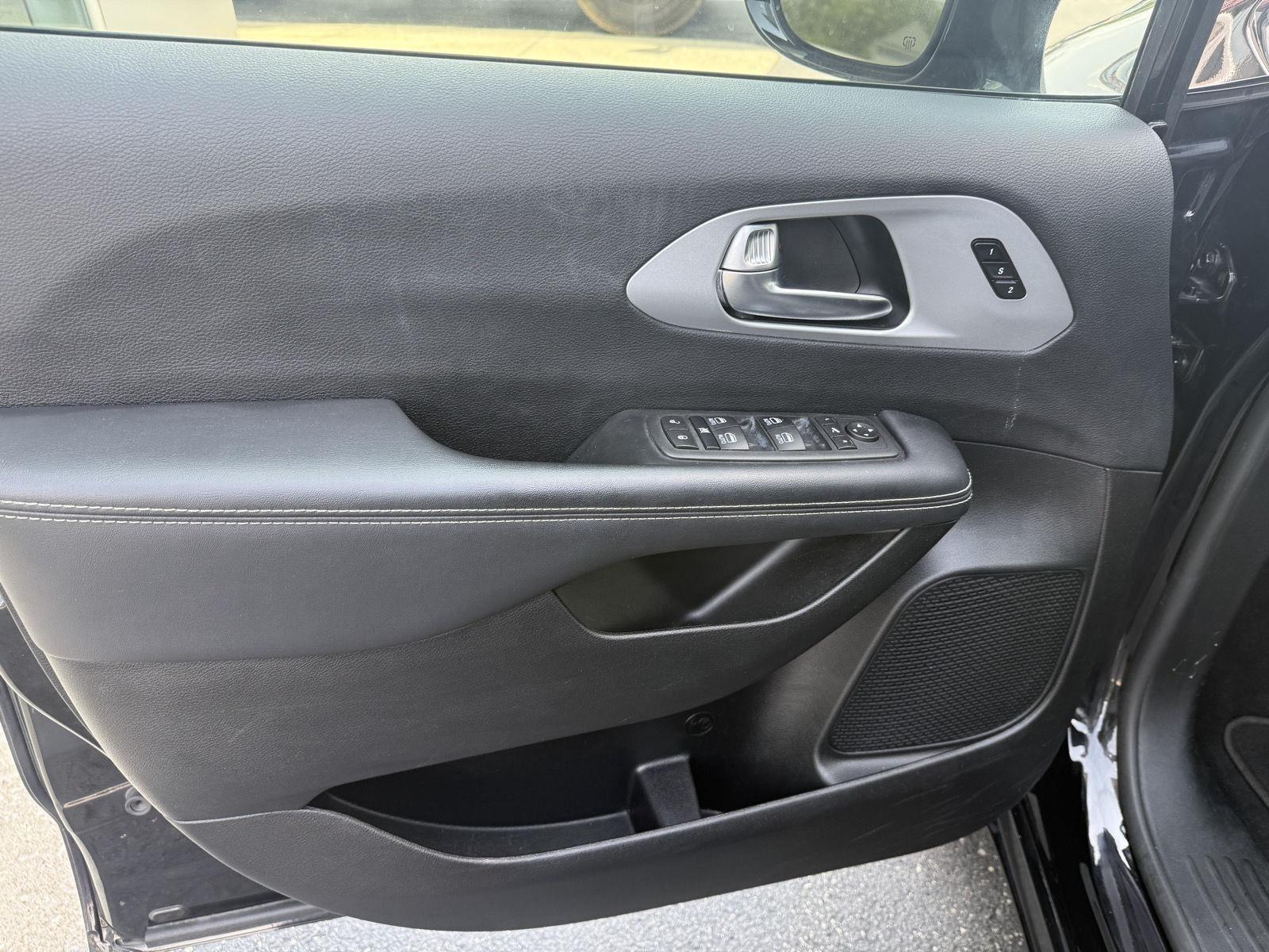 Chrysler Pacifica Limited 2025