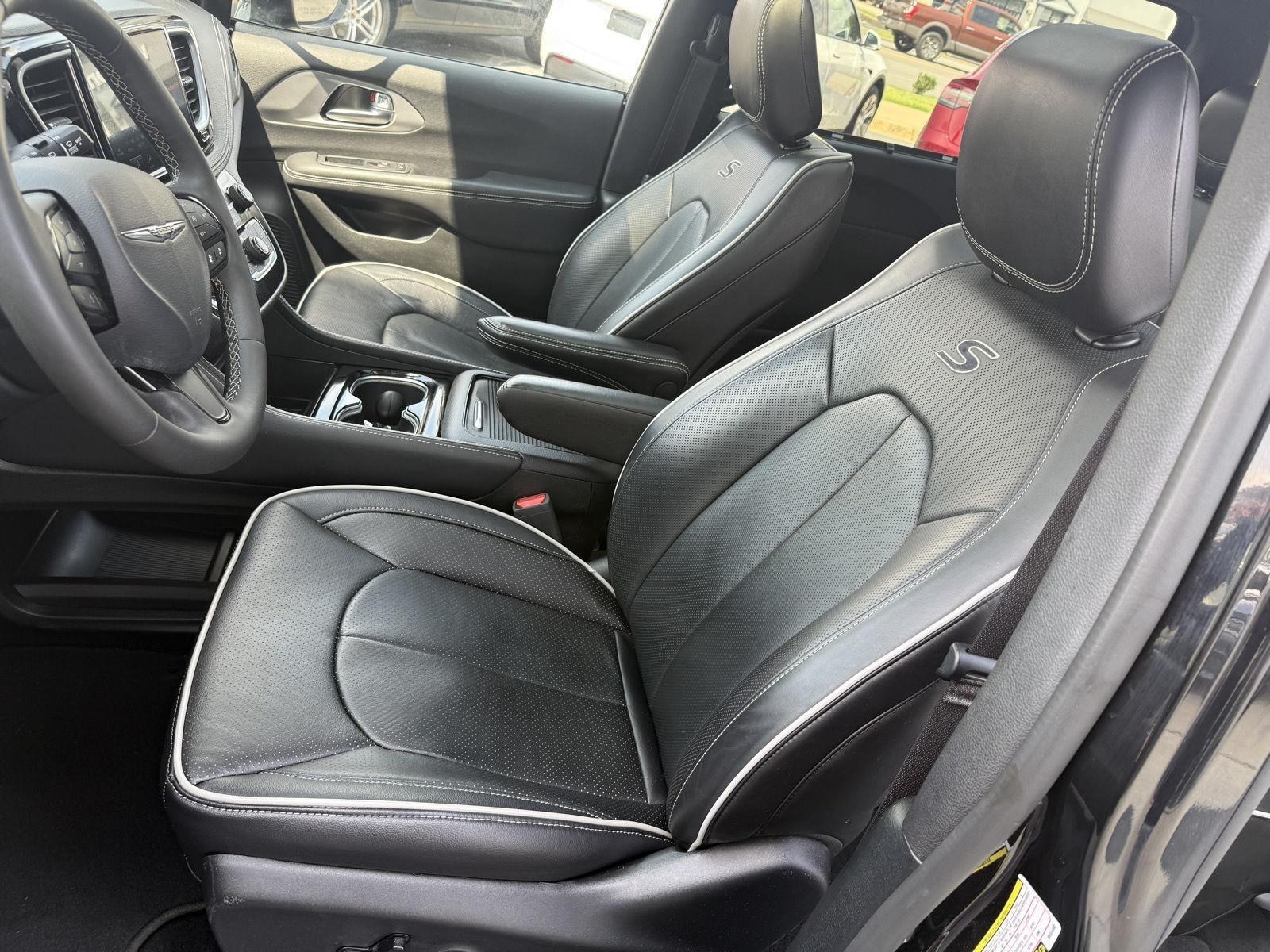 Chrysler Pacifica Limited 2025