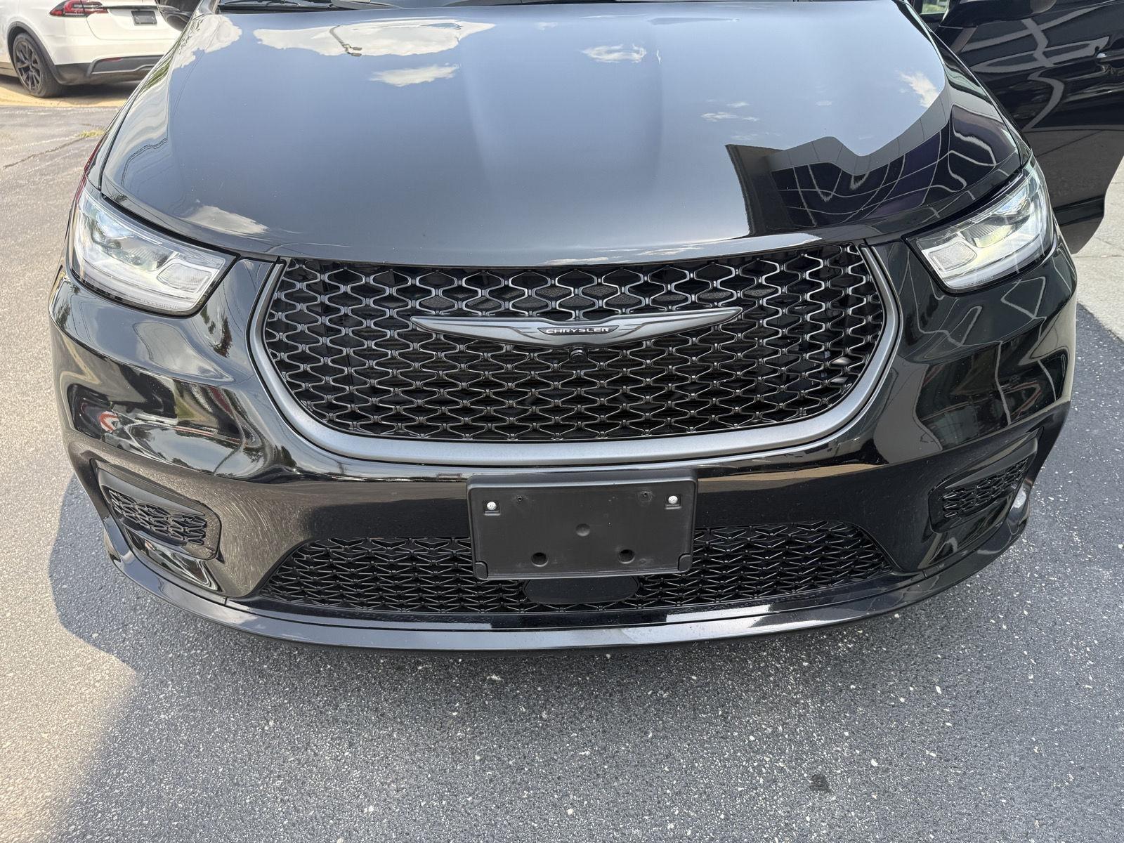 Chrysler Pacifica Limited 2025