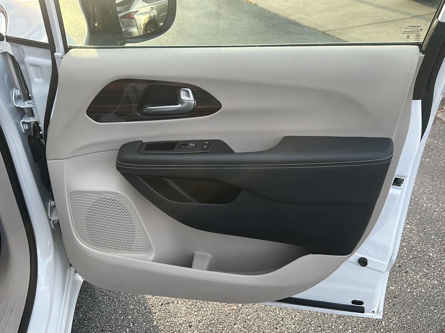 Chrysler Pacifica Limited 2024