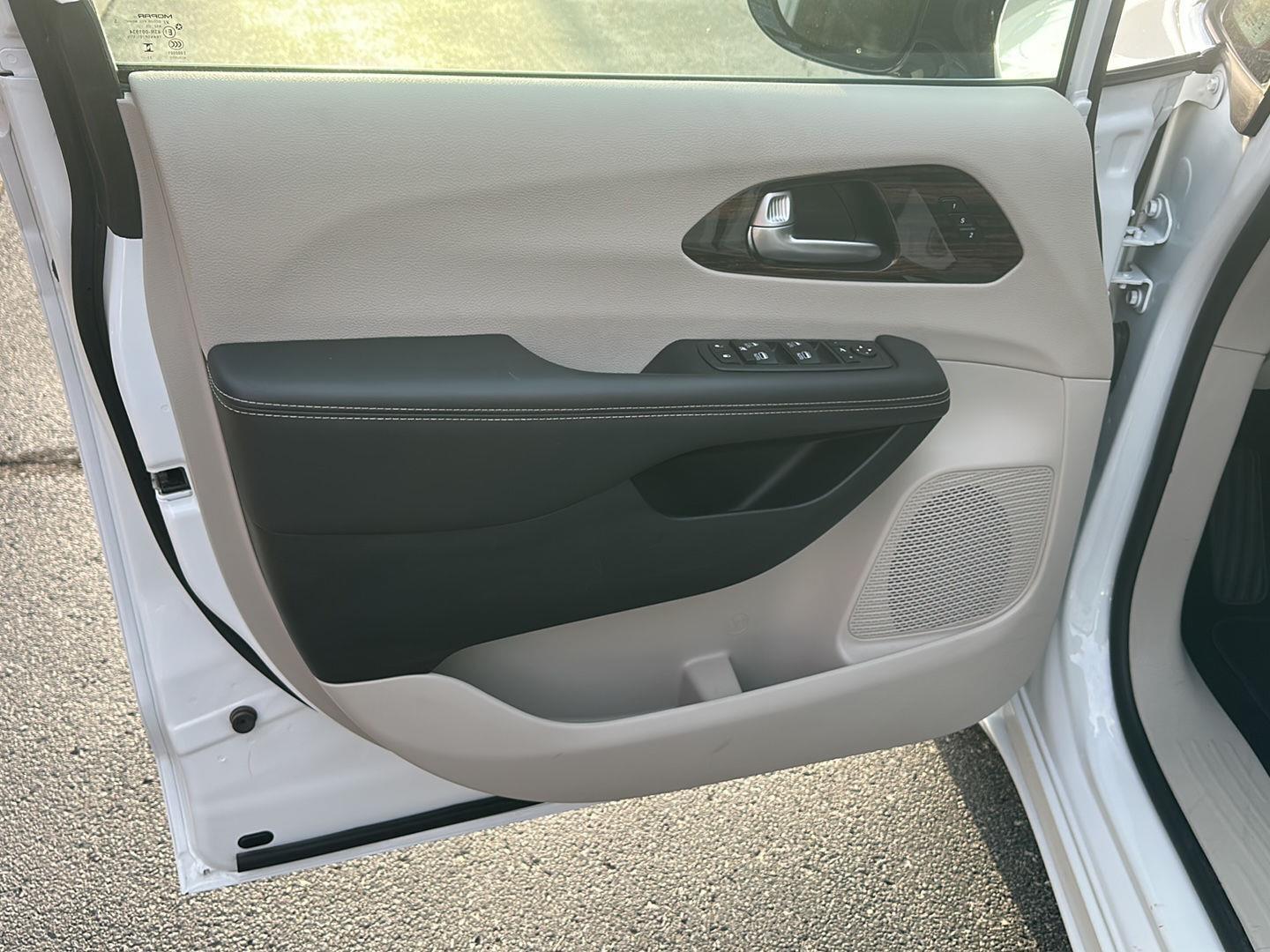 Chrysler Pacifica Limited 2024