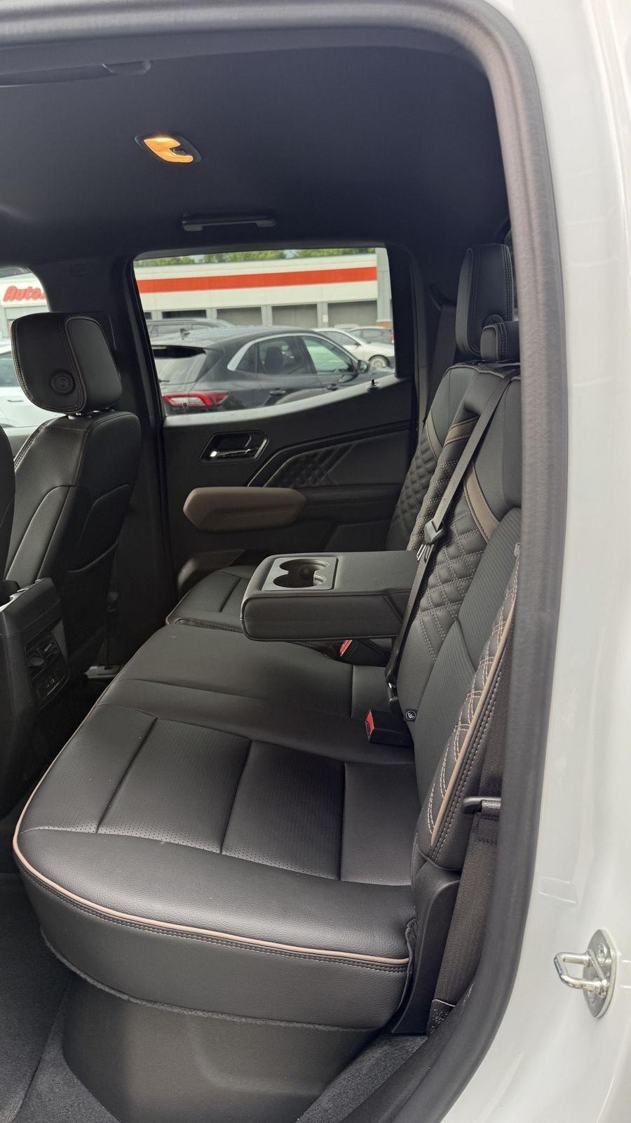 GMC Canyon Denali Crew Cab 4WD 2023