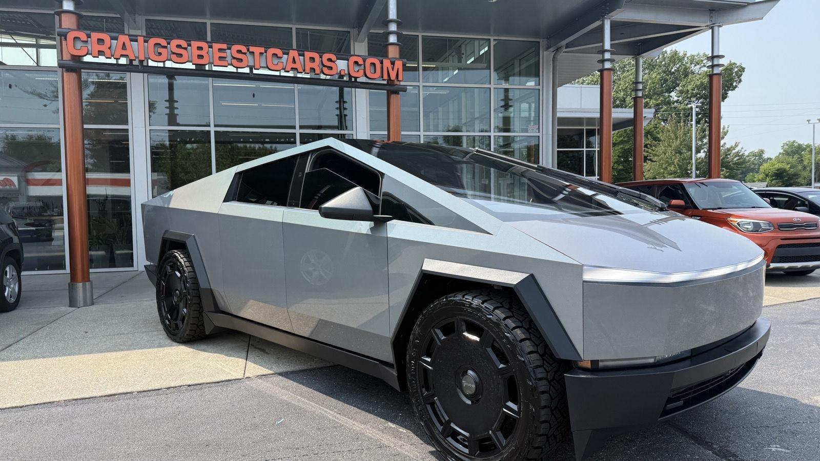 Tesla Cybertruck Base 2025