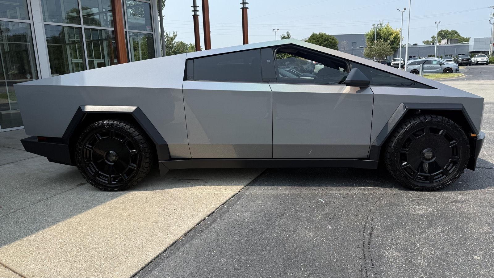 Tesla Cybertruck Base 2025