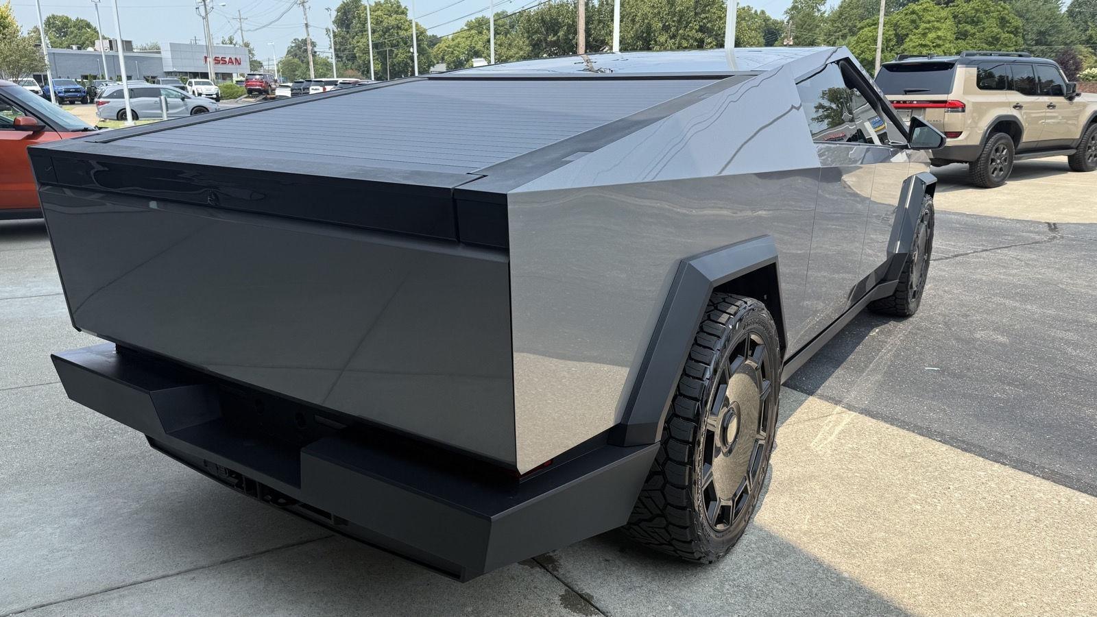 Tesla Cybertruck Base 2025