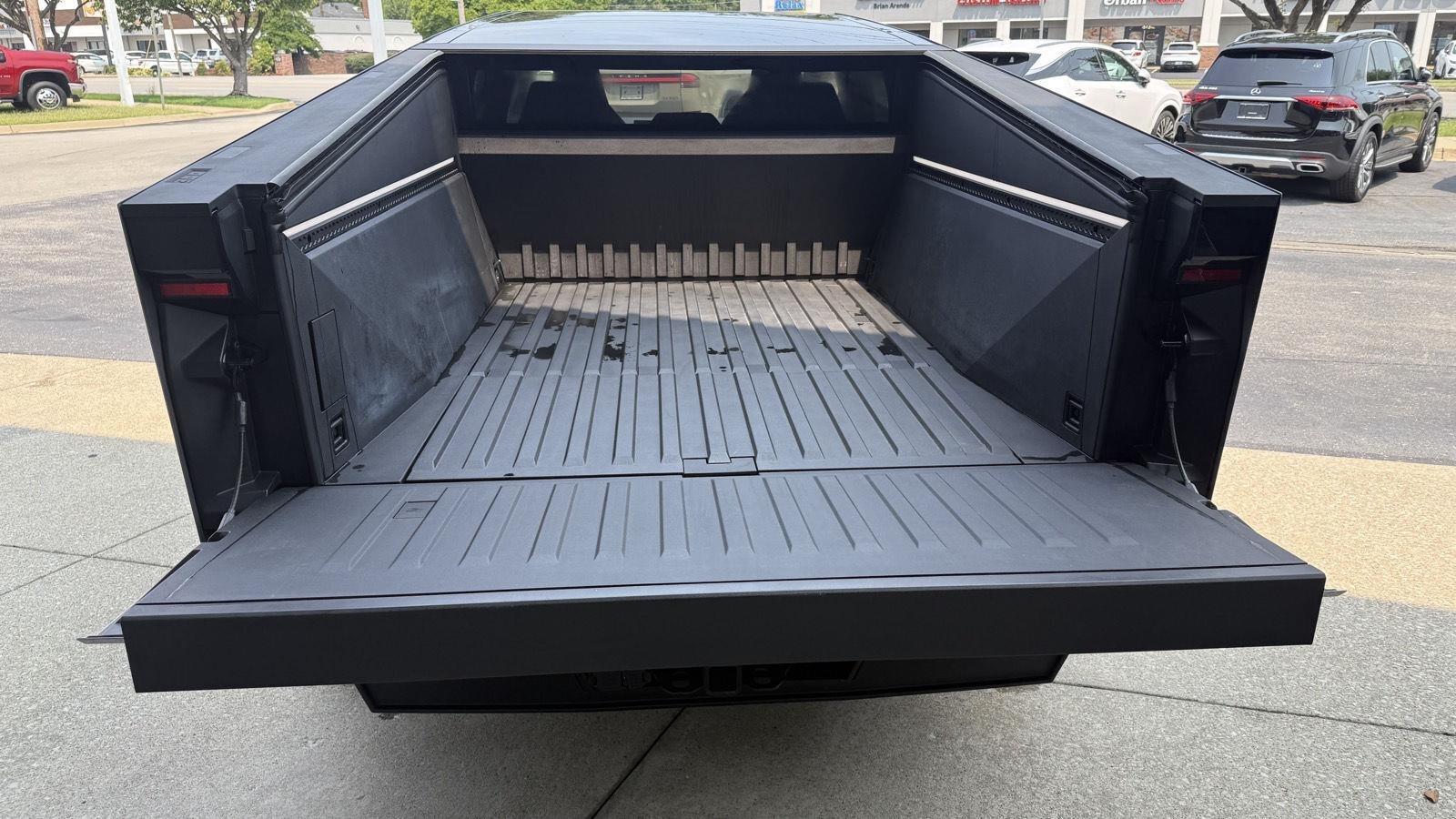 Tesla Cybertruck Base 2025