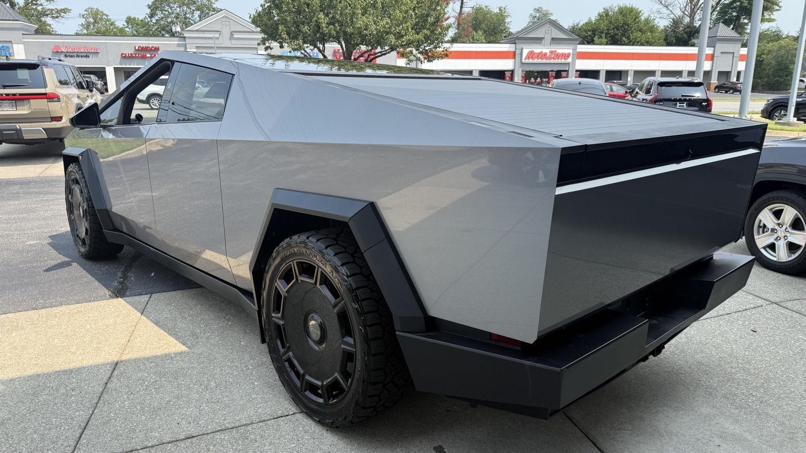 Tesla Cybertruck Base 2025