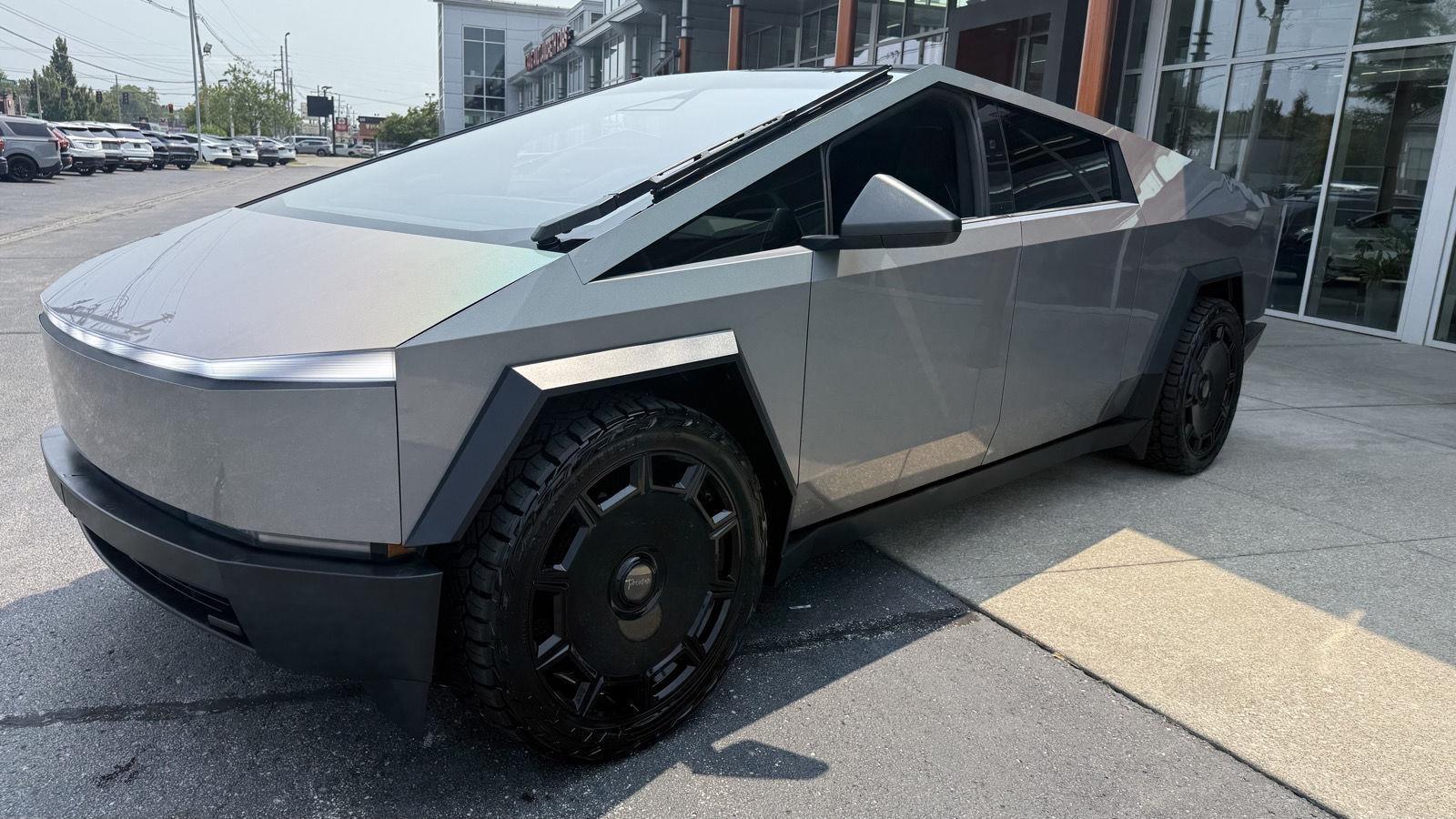 Tesla Cybertruck Base 2025