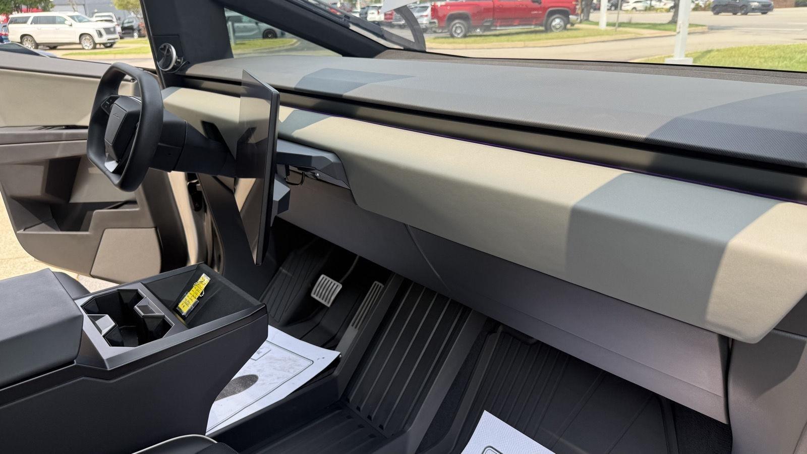 Tesla Cybertruck Base 2025