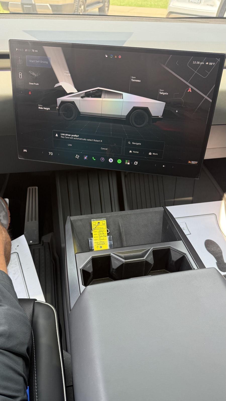 Tesla Cybertruck Base 2025