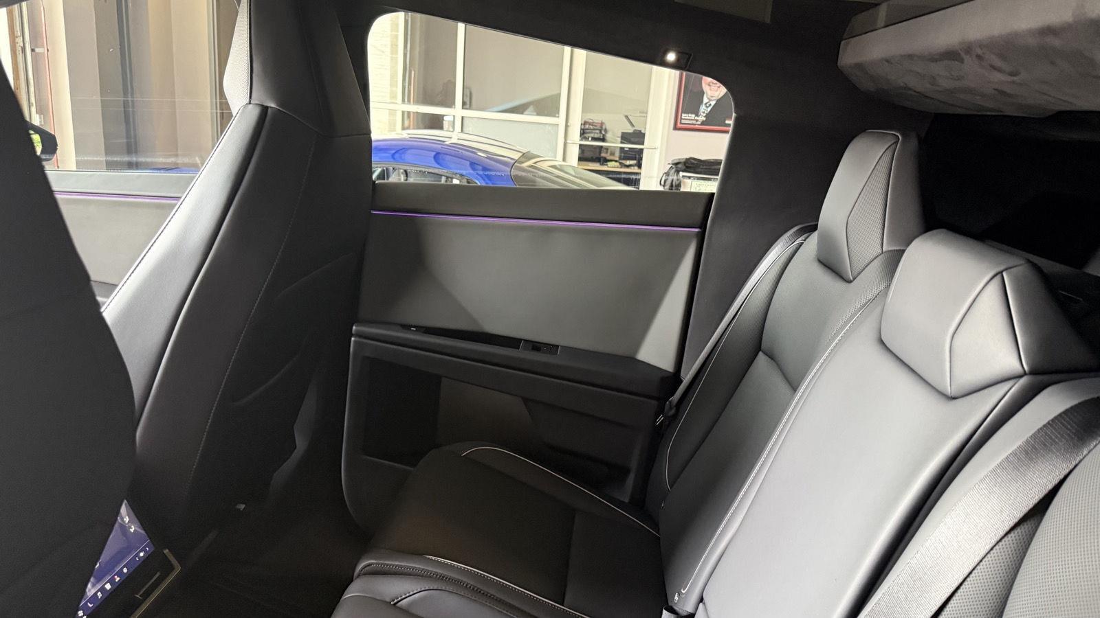 Tesla Cybertruck Base 2025