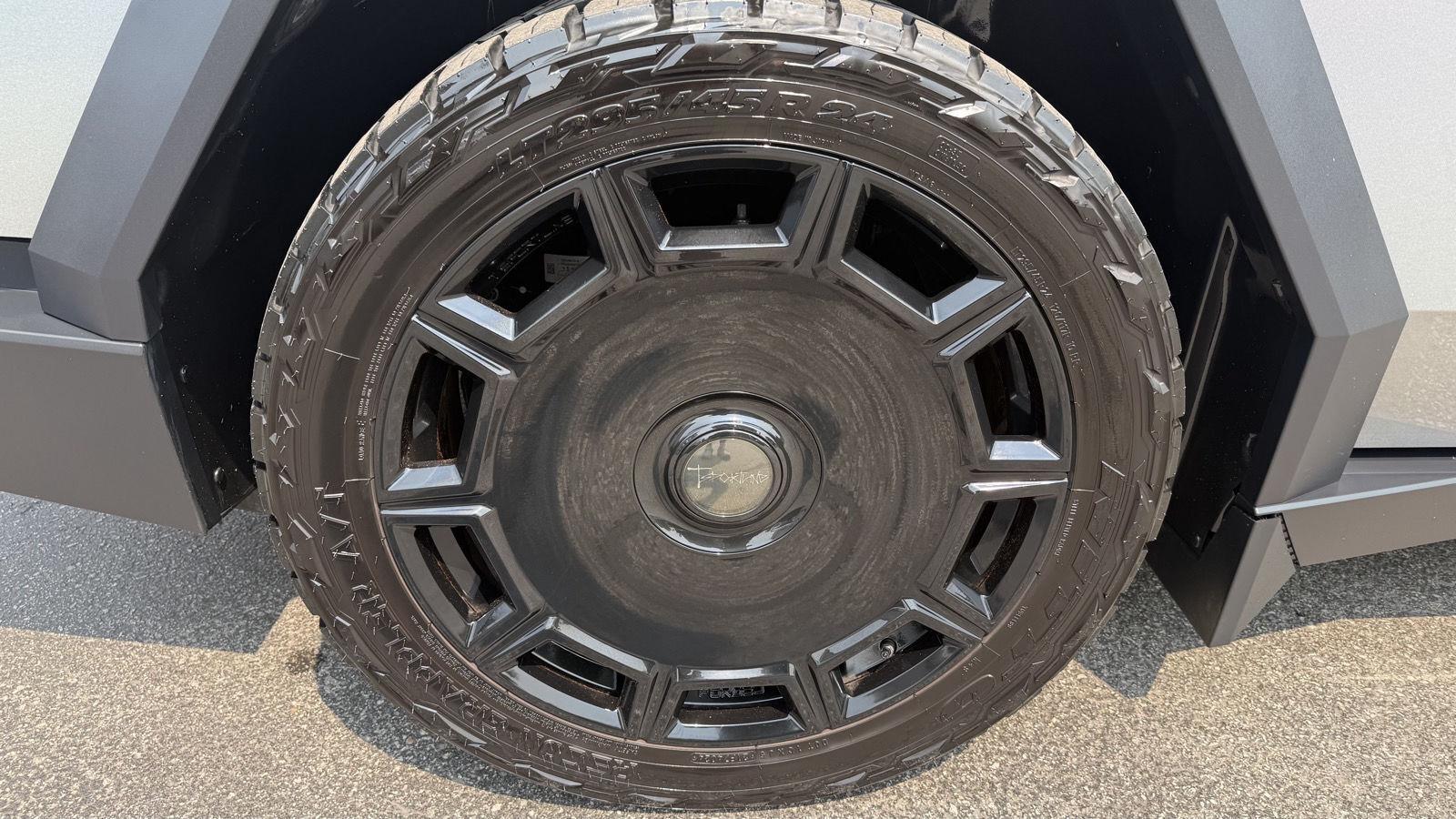 Tesla Cybertruck Base 2025