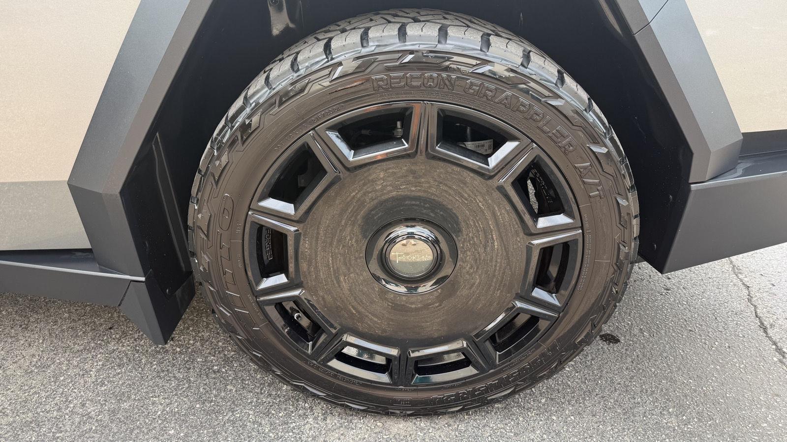 Tesla Cybertruck Base 2025