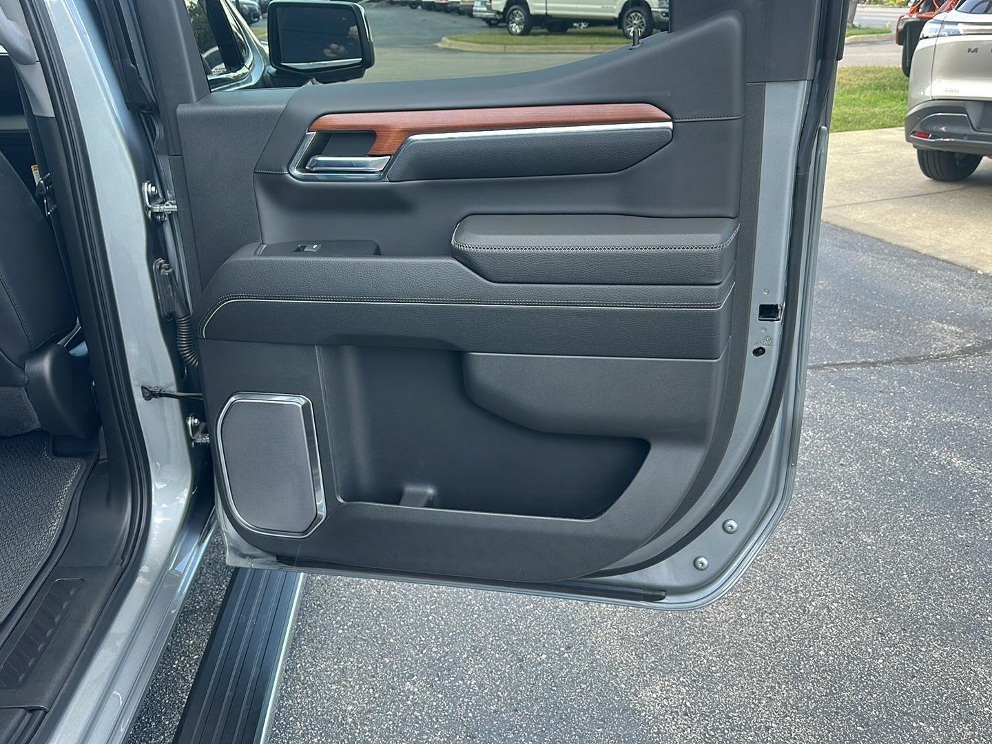 GMC Sierra 1500 Denali Crew Cab Short Box 4WD 2023