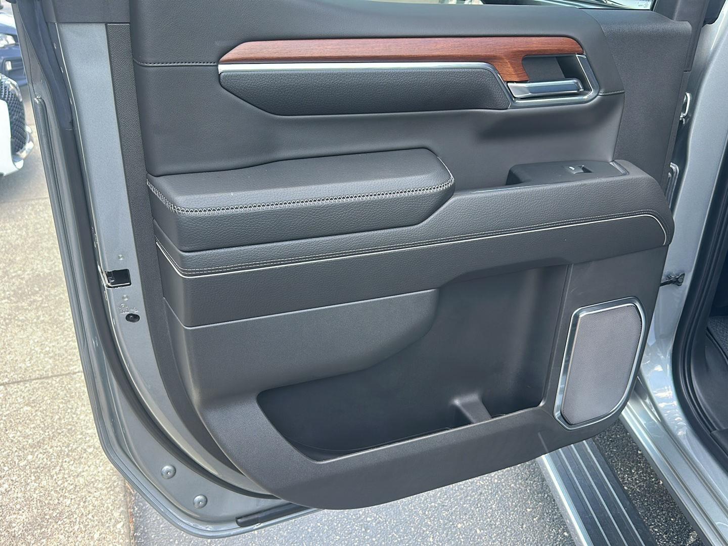 GMC Sierra 1500 Denali Crew Cab Short Box 4WD 2023