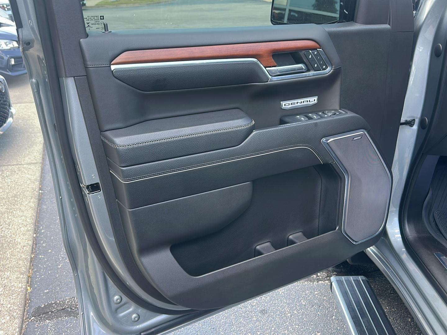 GMC Sierra 1500 Denali Crew Cab Short Box 4WD 2023