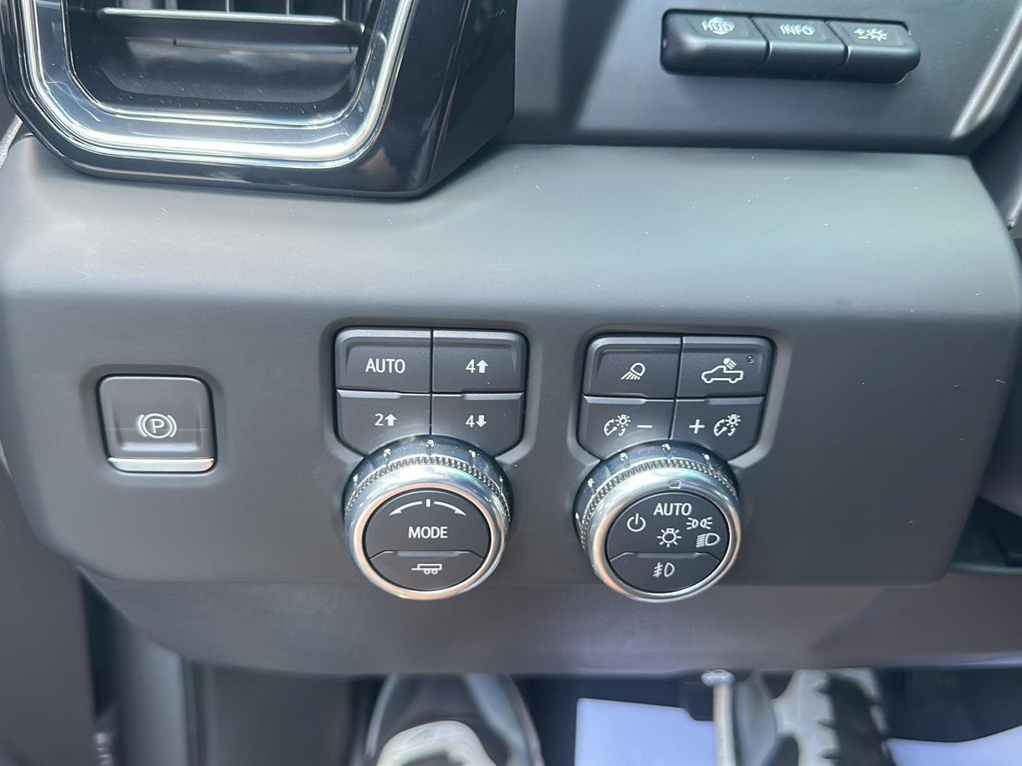 GMC Sierra 1500 Denali Crew Cab Short Box 4WD 2023