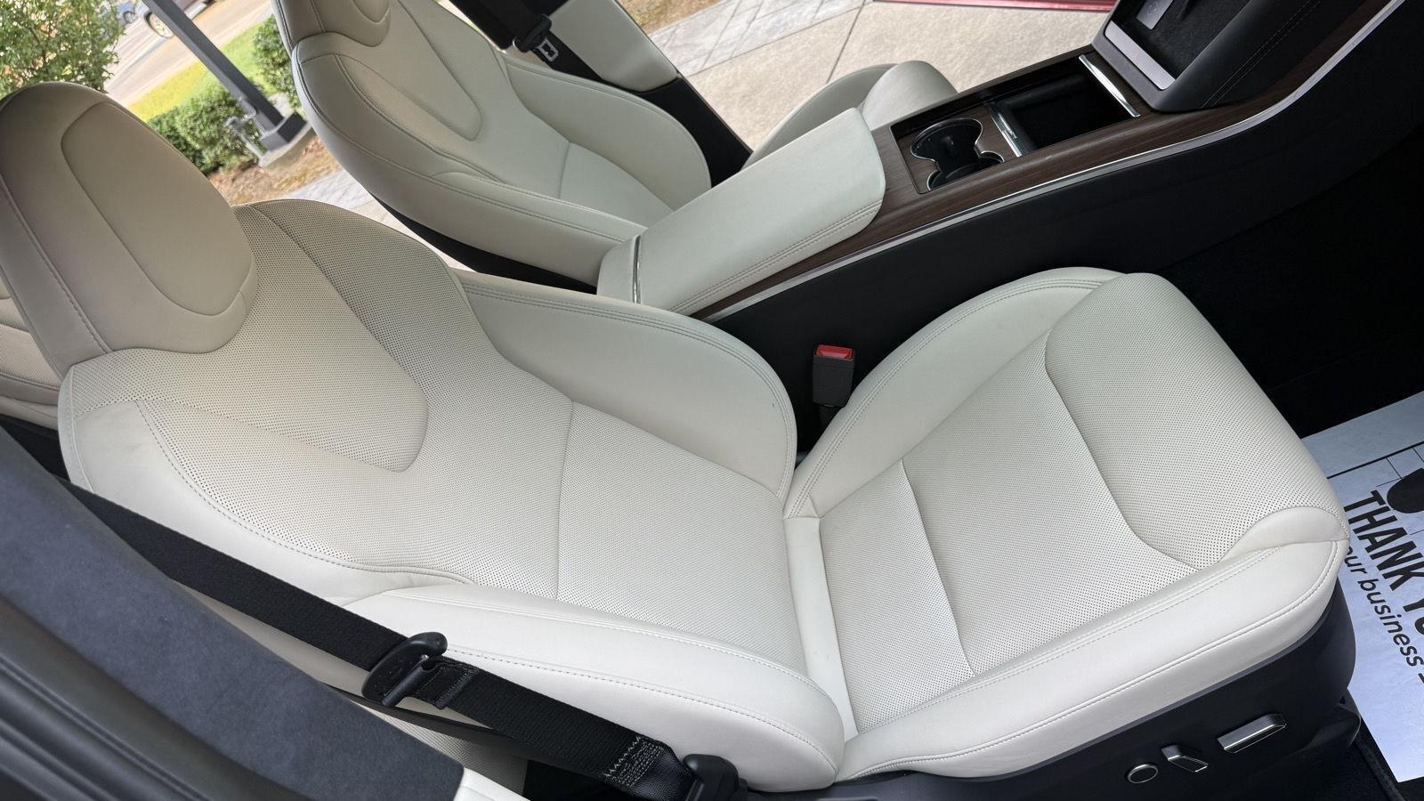 Tesla Model X Base 2023