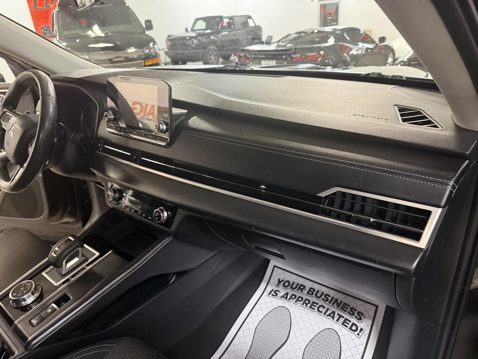 Mitsubishi Outlander ES 4WD 2022