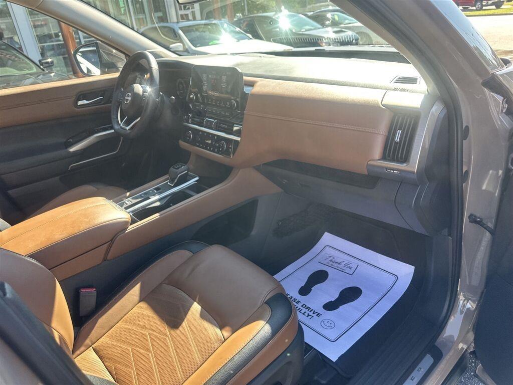 Nissan Pathfinder Platinum 2025