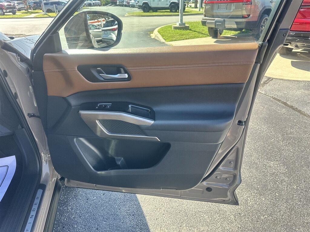 Nissan Pathfinder Platinum 2025