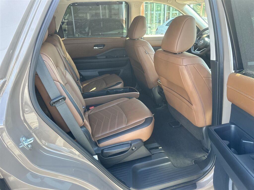 Nissan Pathfinder Platinum 2025