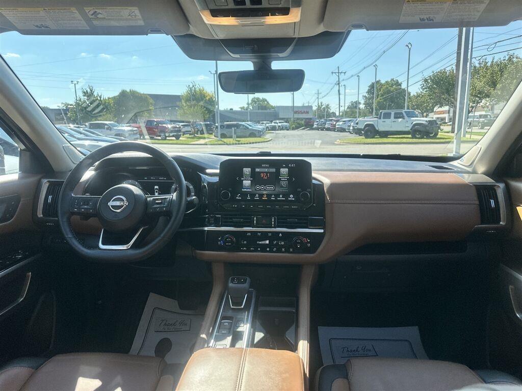 Nissan Pathfinder Platinum 2025