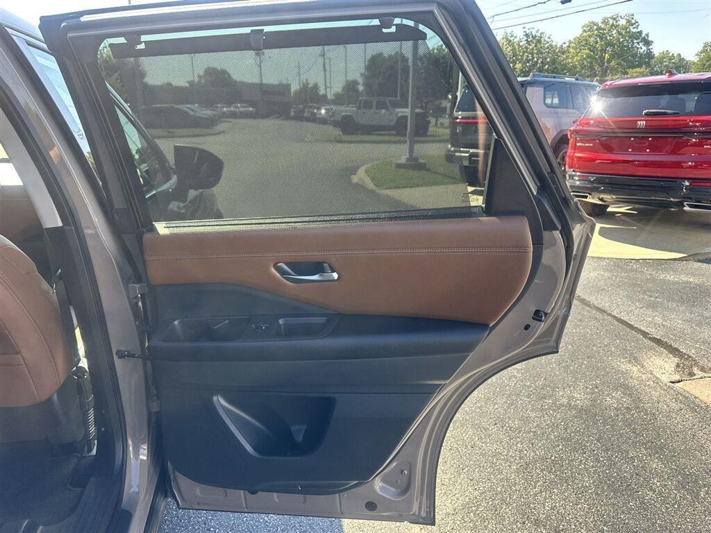 Nissan Pathfinder Platinum 2025