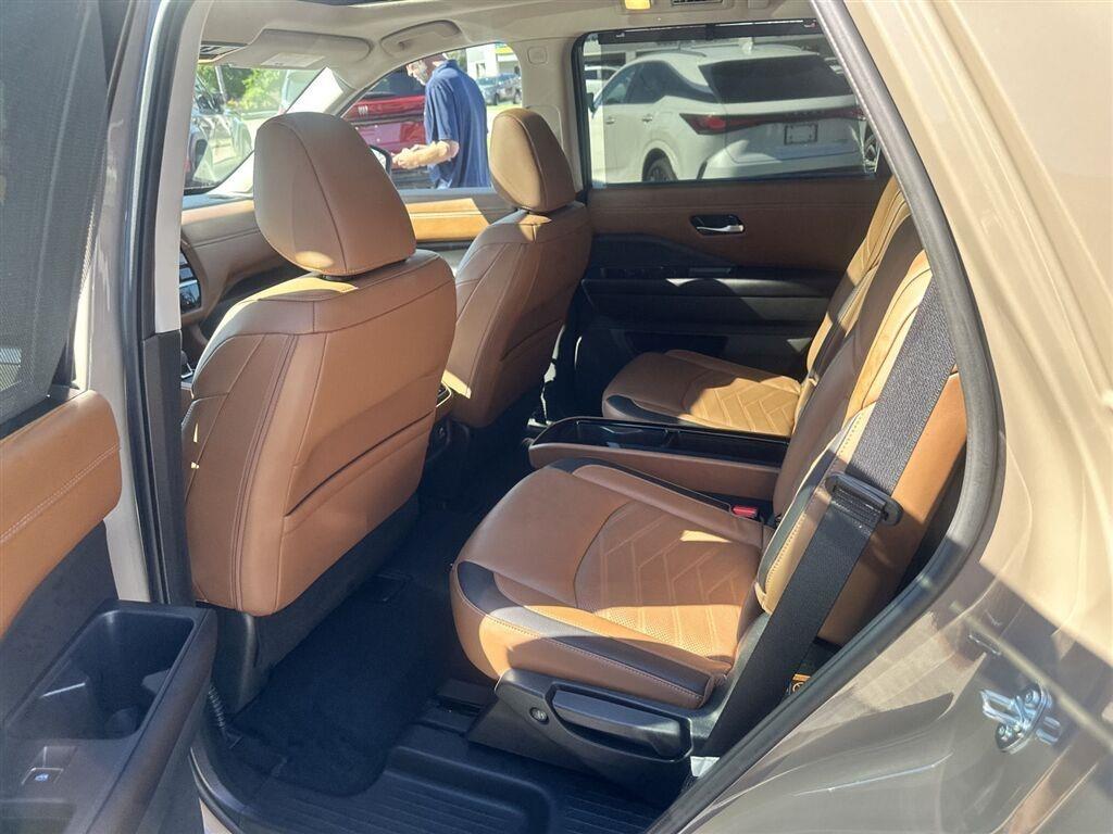 Nissan Pathfinder Platinum 2025