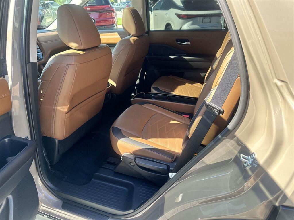 Nissan Pathfinder Platinum 2025