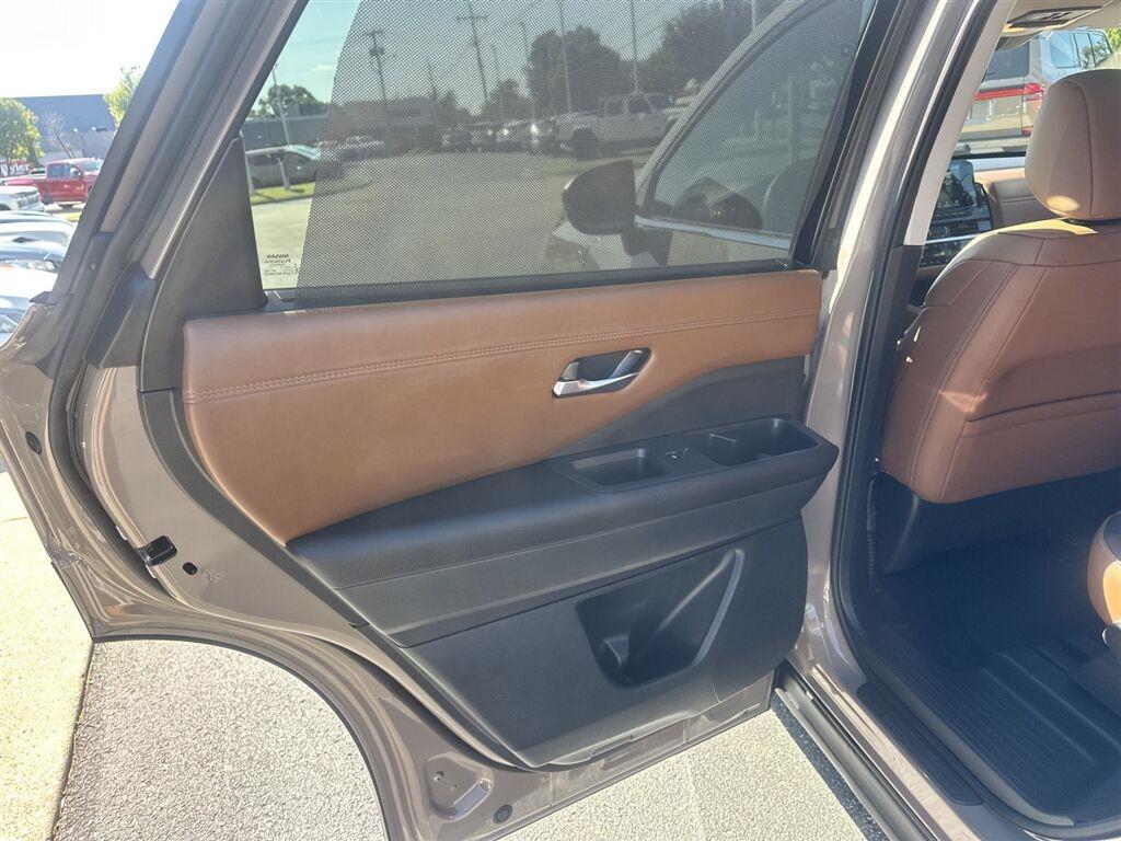 Nissan Pathfinder Platinum 2025