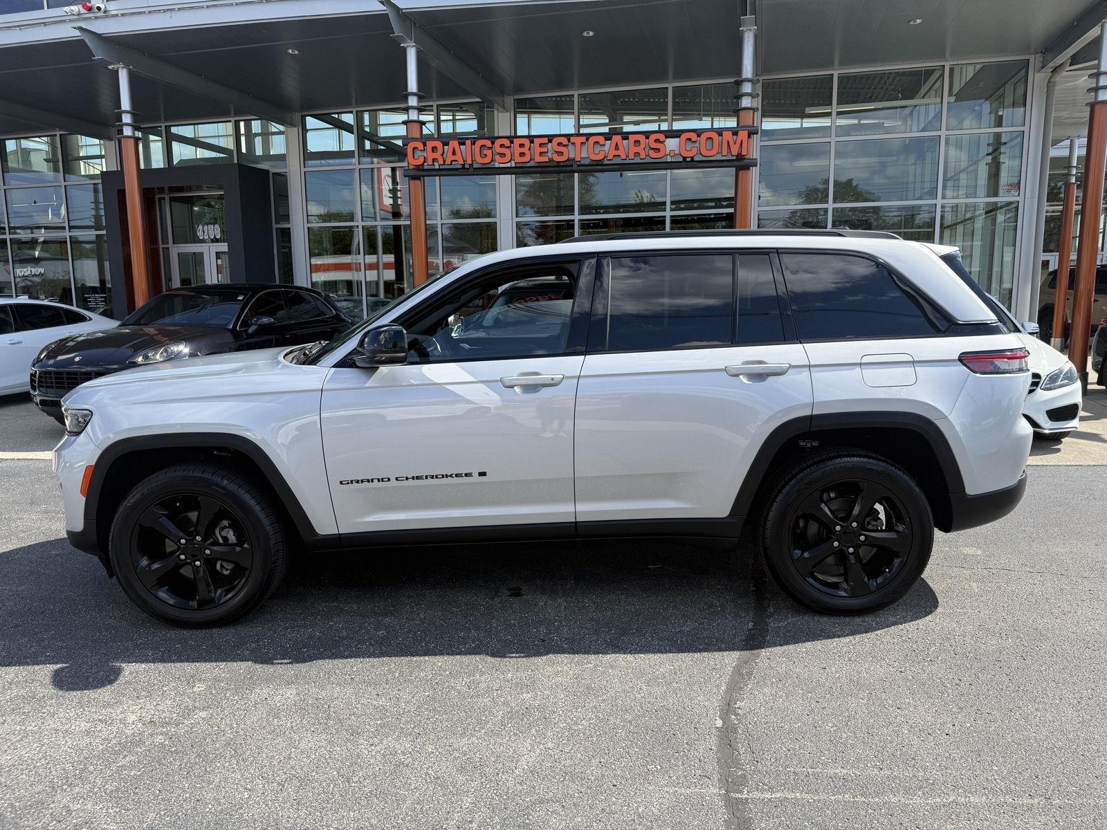 Jeep Grand Cherokee Laredo E 2WD 2023