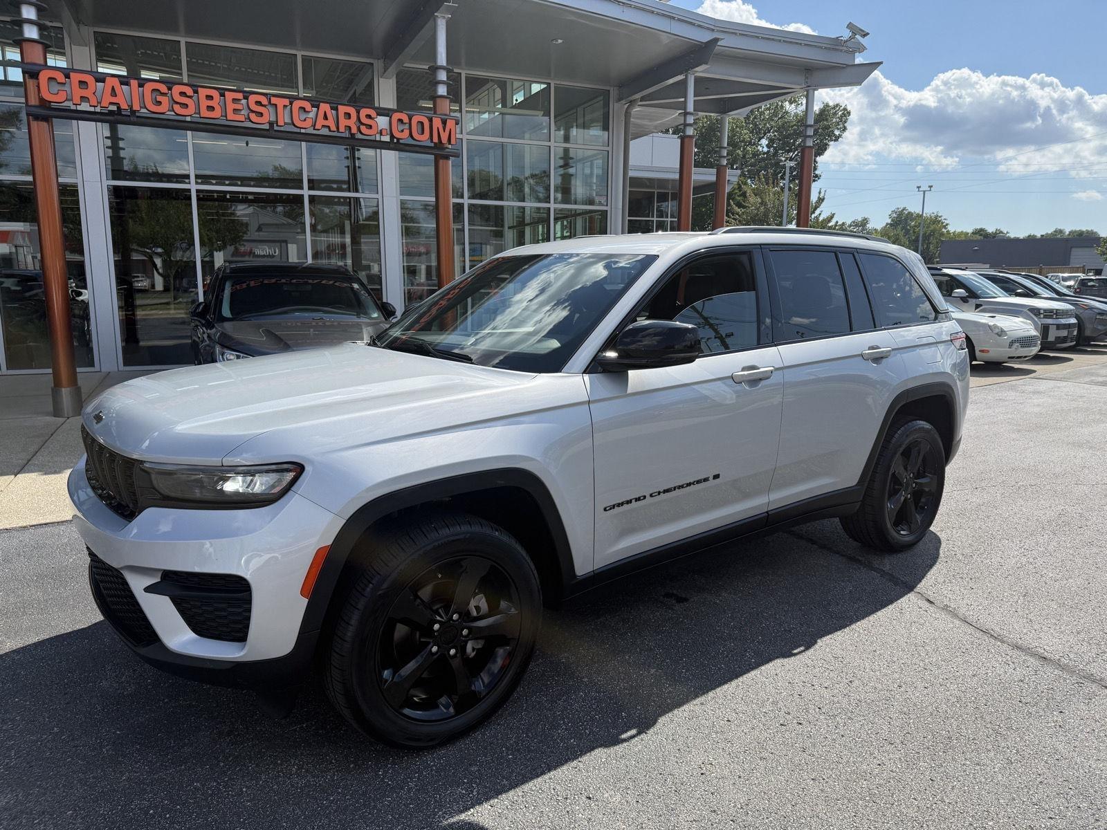 Jeep Grand Cherokee Laredo E 2WD 2023