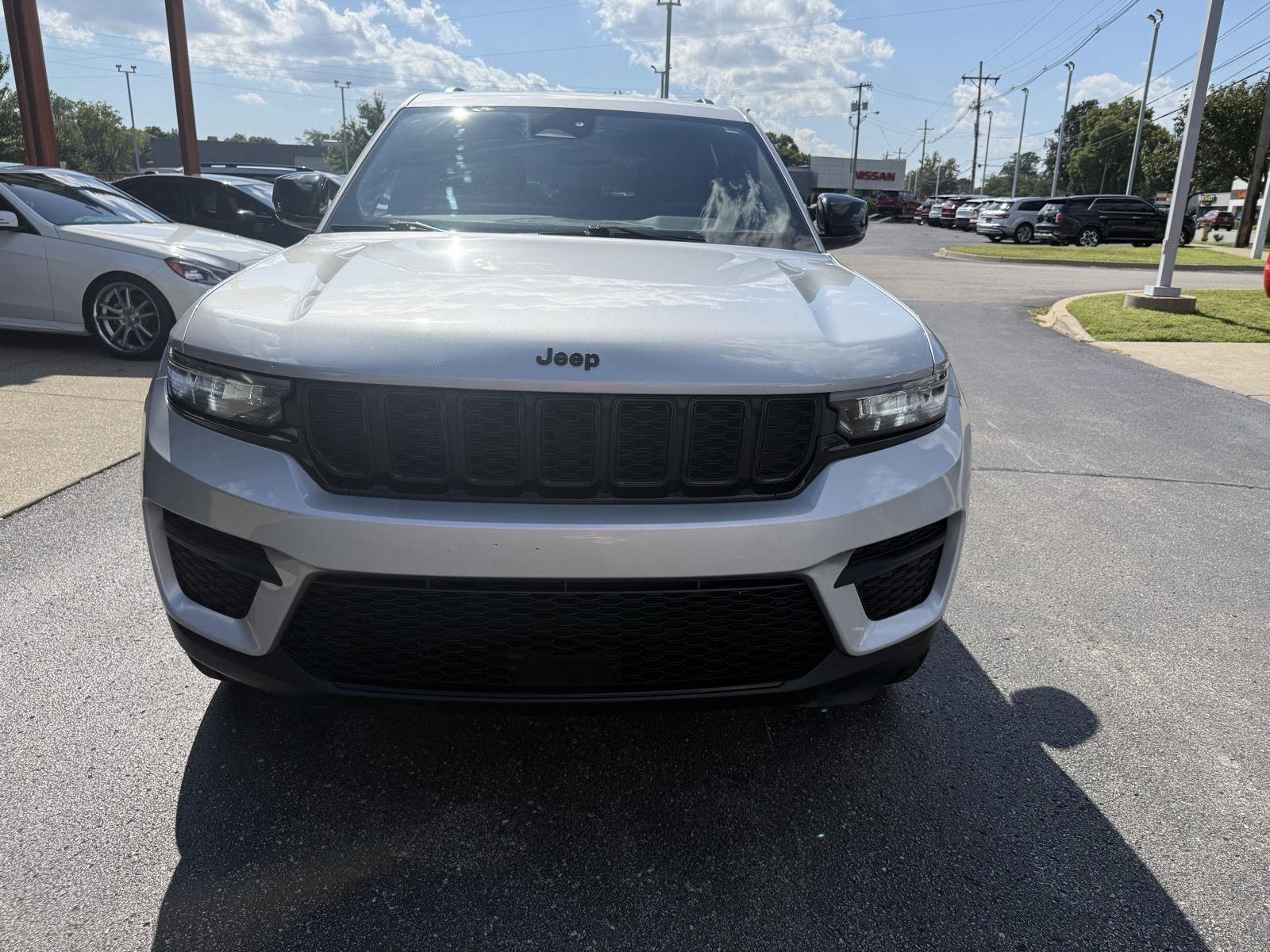 Jeep Grand Cherokee Laredo E 2WD 2023