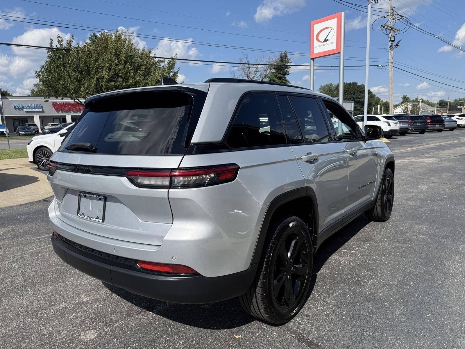 Jeep Grand Cherokee Laredo E 2WD 2023