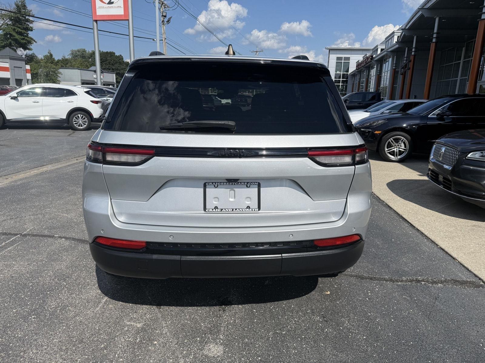 Jeep Grand Cherokee Laredo E 2WD 2023