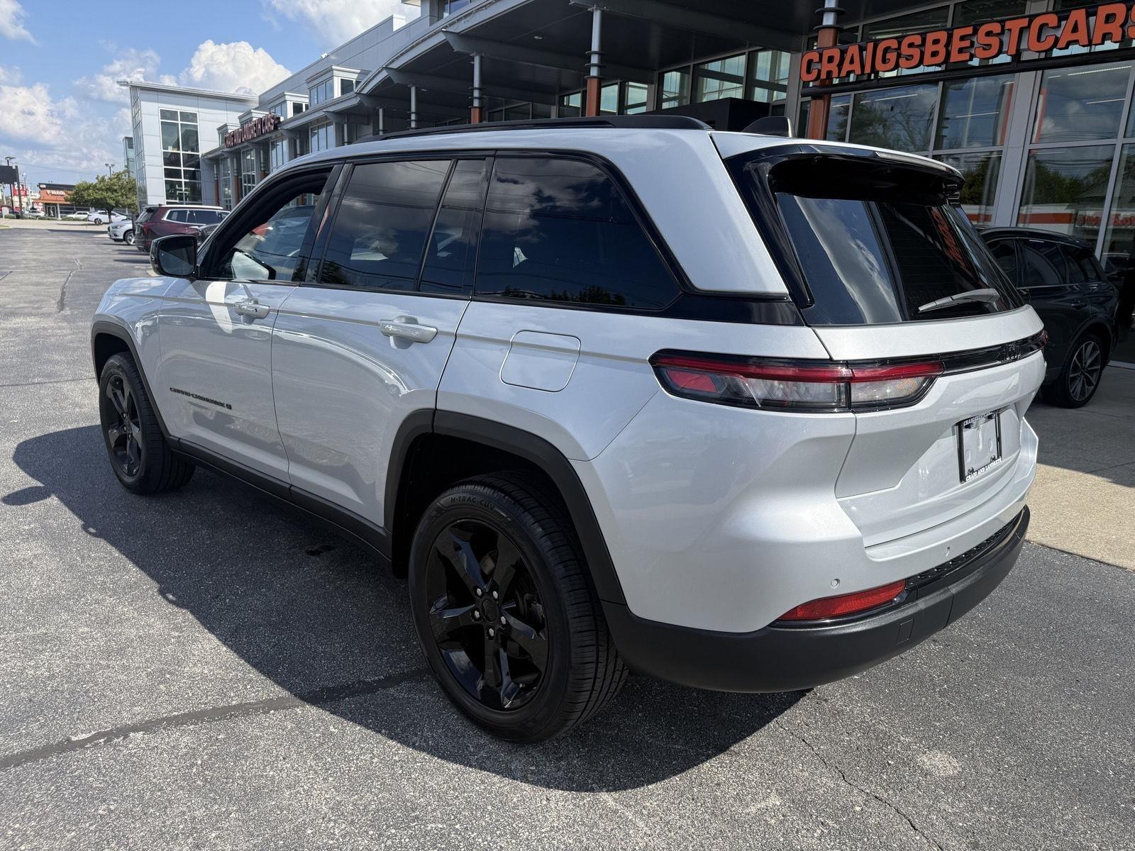 Jeep Grand Cherokee Laredo E 2WD 2023