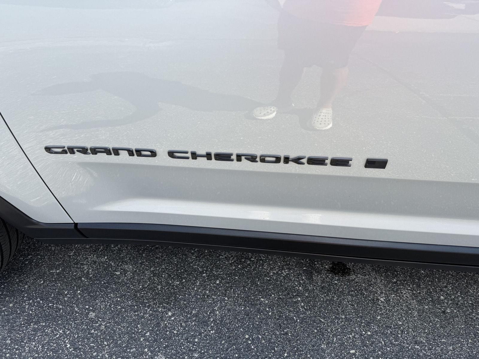 Jeep Grand Cherokee Laredo E 2WD 2023