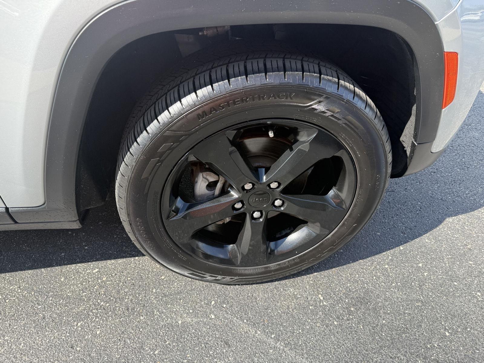 Jeep Grand Cherokee Laredo E 2WD 2023