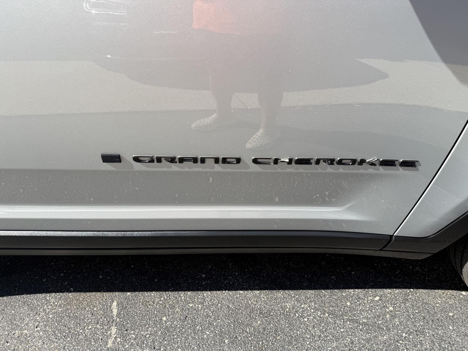 Jeep Grand Cherokee Laredo E 2WD 2023