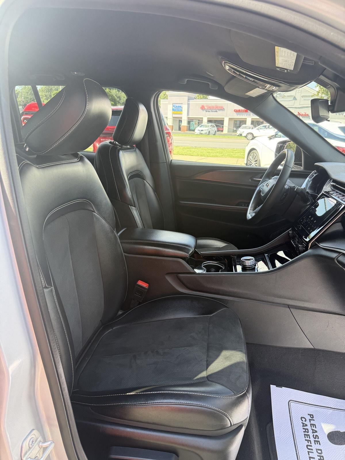 Jeep Grand Cherokee Laredo E 2WD 2023