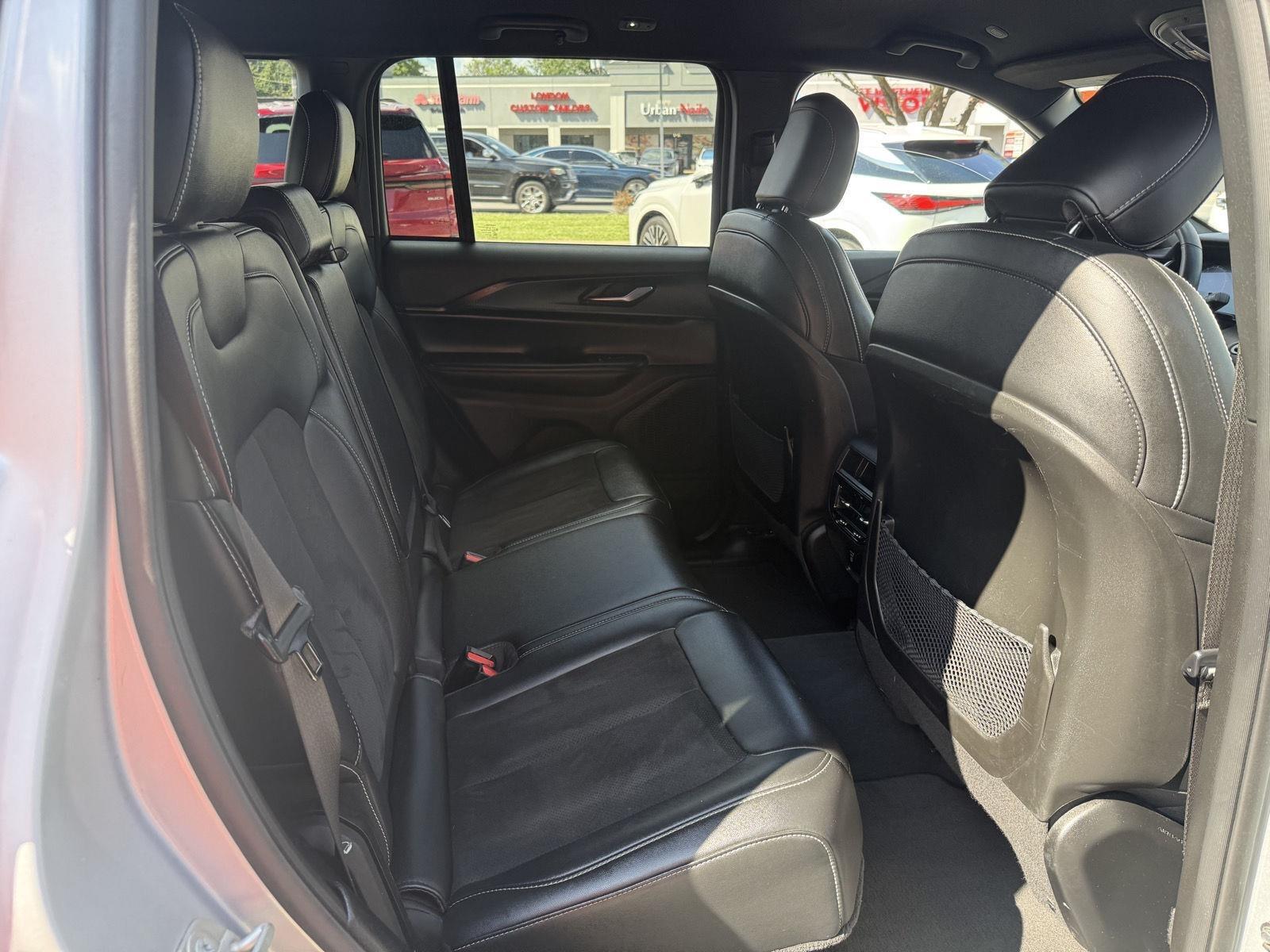 Jeep Grand Cherokee Laredo E 2WD 2023