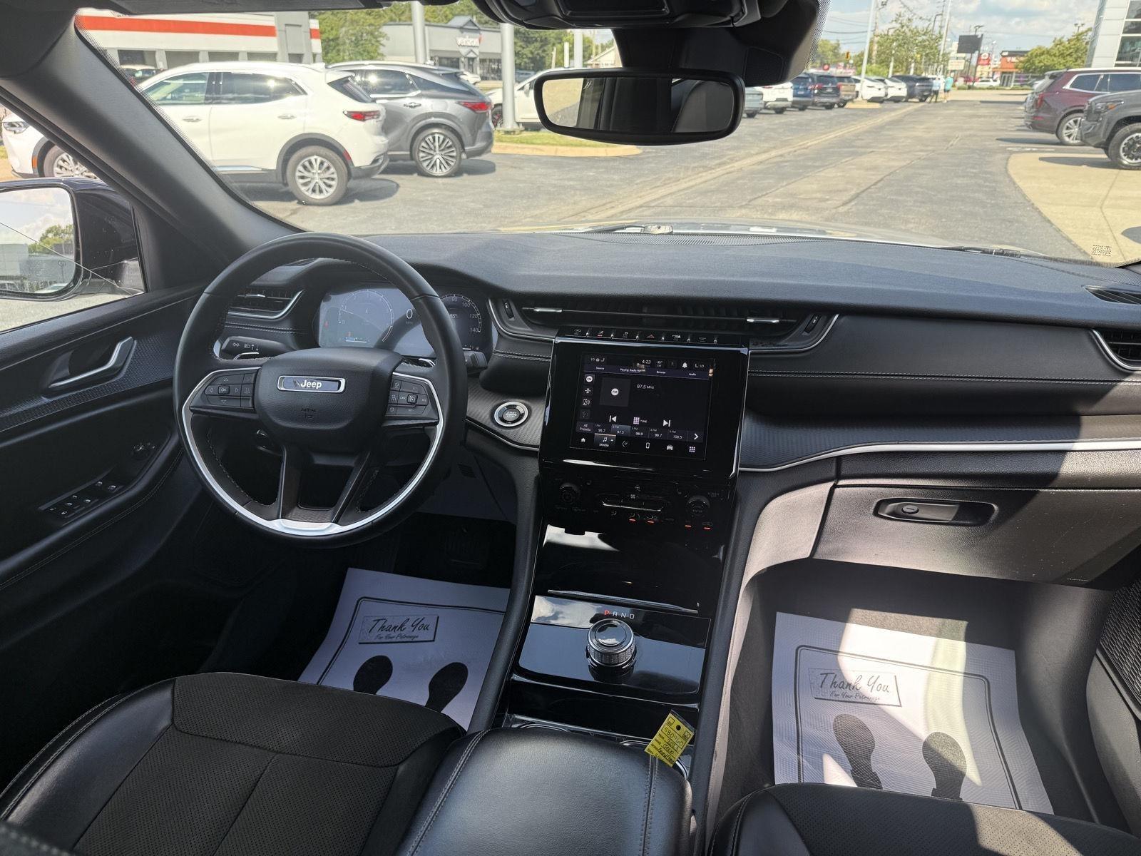 Jeep Grand Cherokee Laredo E 2WD 2023